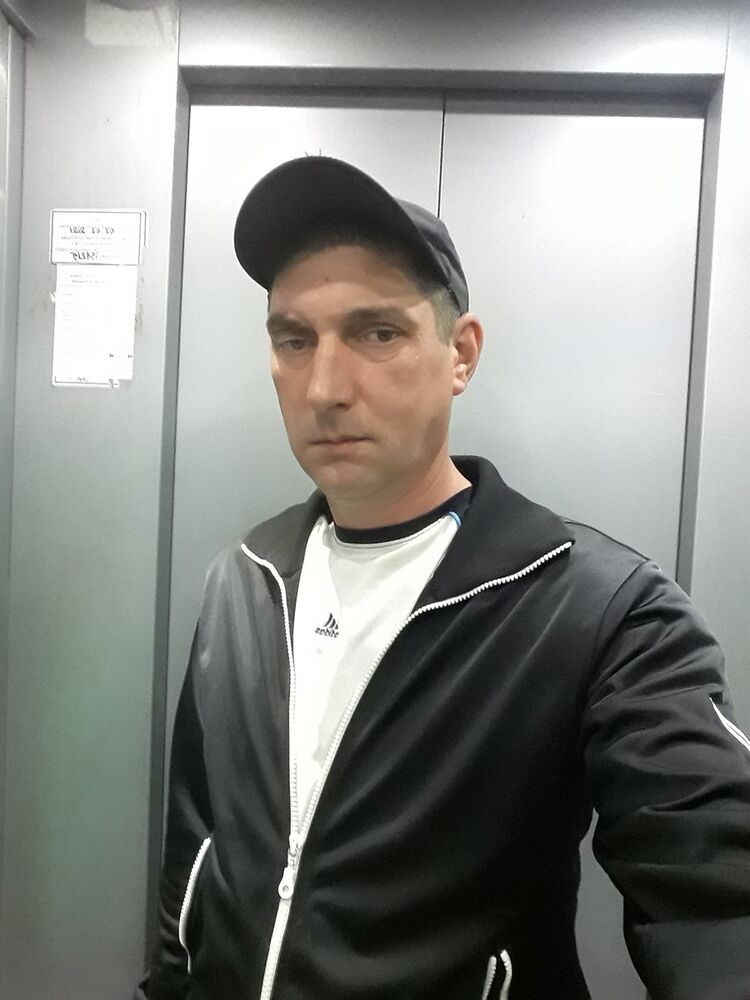  19665559  Iulian, 40 ,    