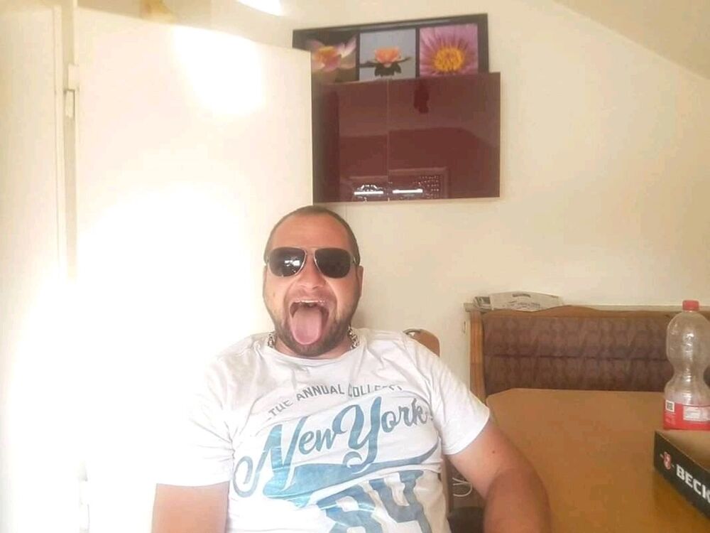 18829709  Kriso, 37 ,    