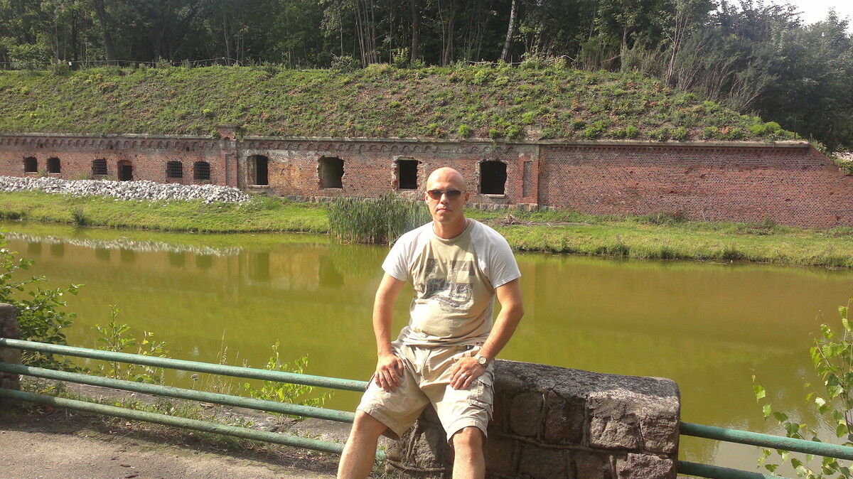 6041619  Andrej, 47 ,    