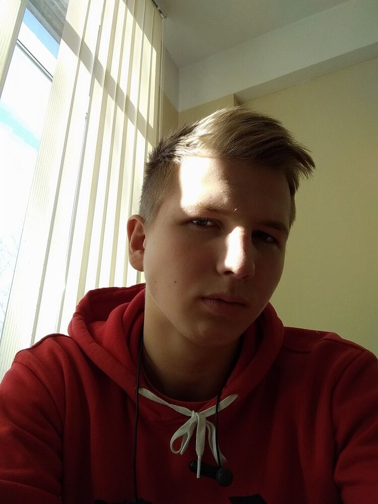  15350969  Maxim, 25 ,    