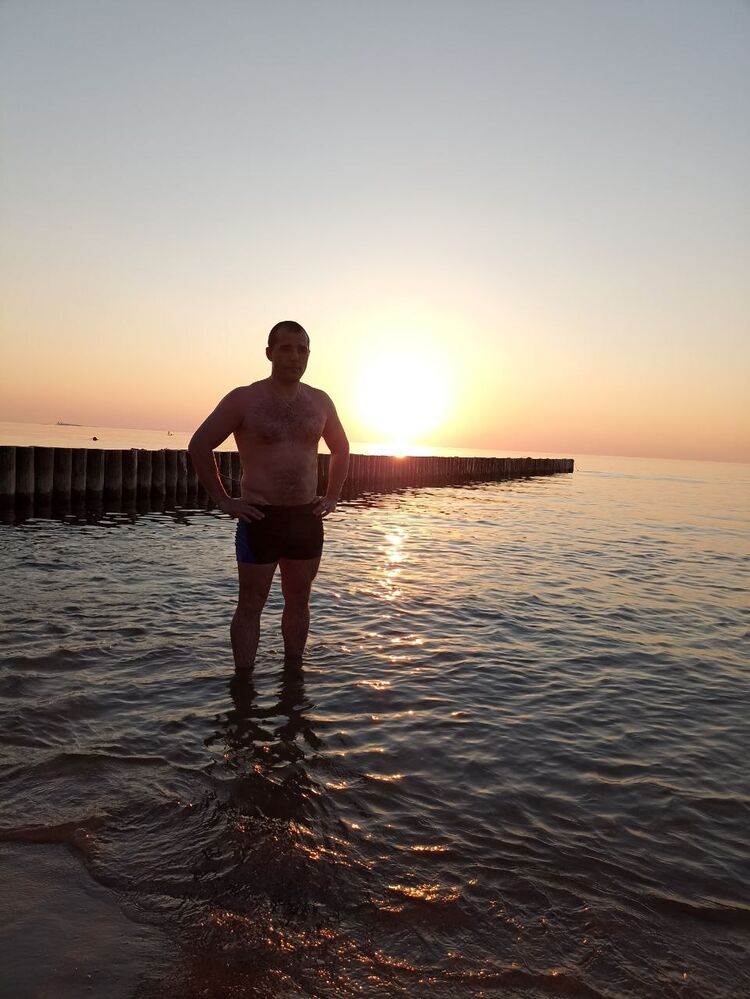  ,   Dmitry, 37 ,   ,   , c , 