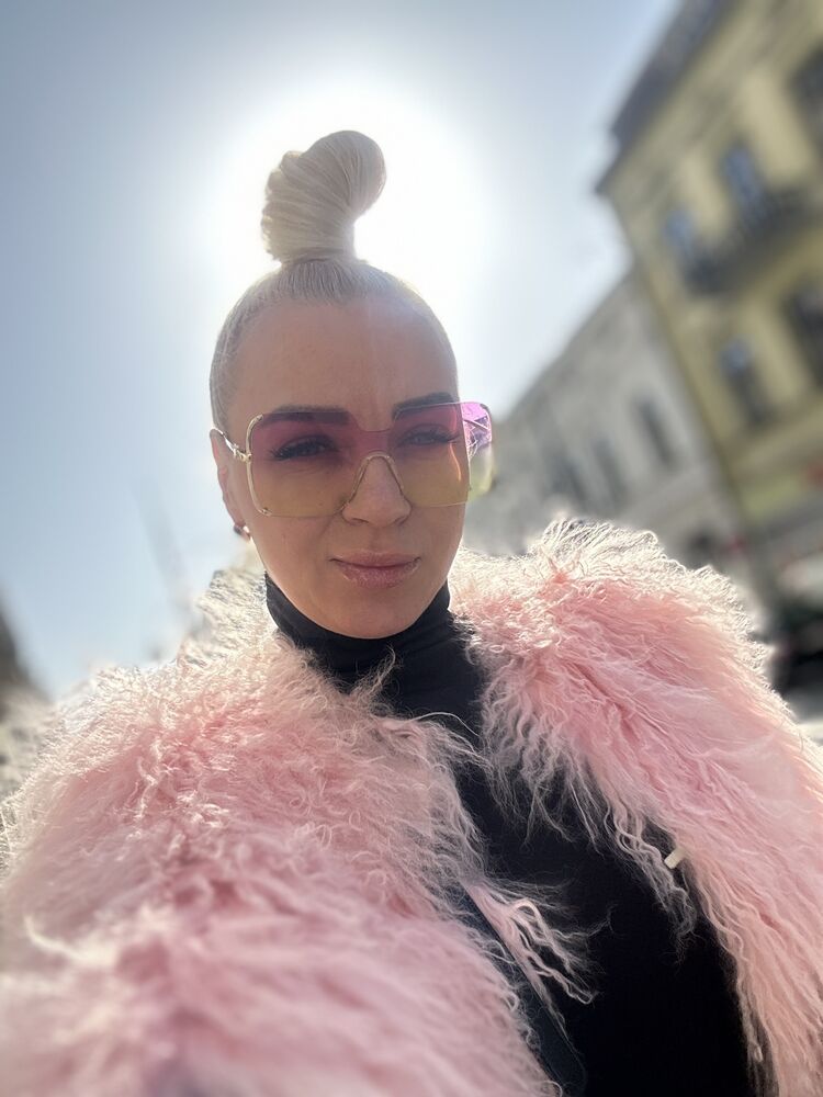  ,   Lesia, 39 ,   c , 