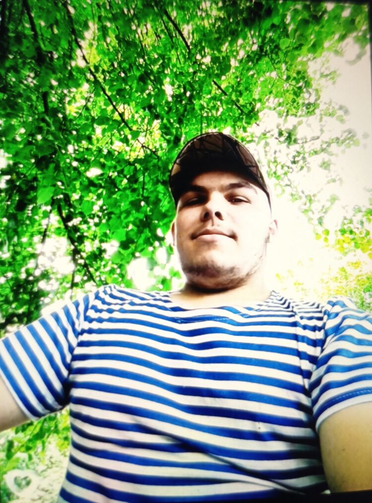  54017729  Roman, 22 ,    