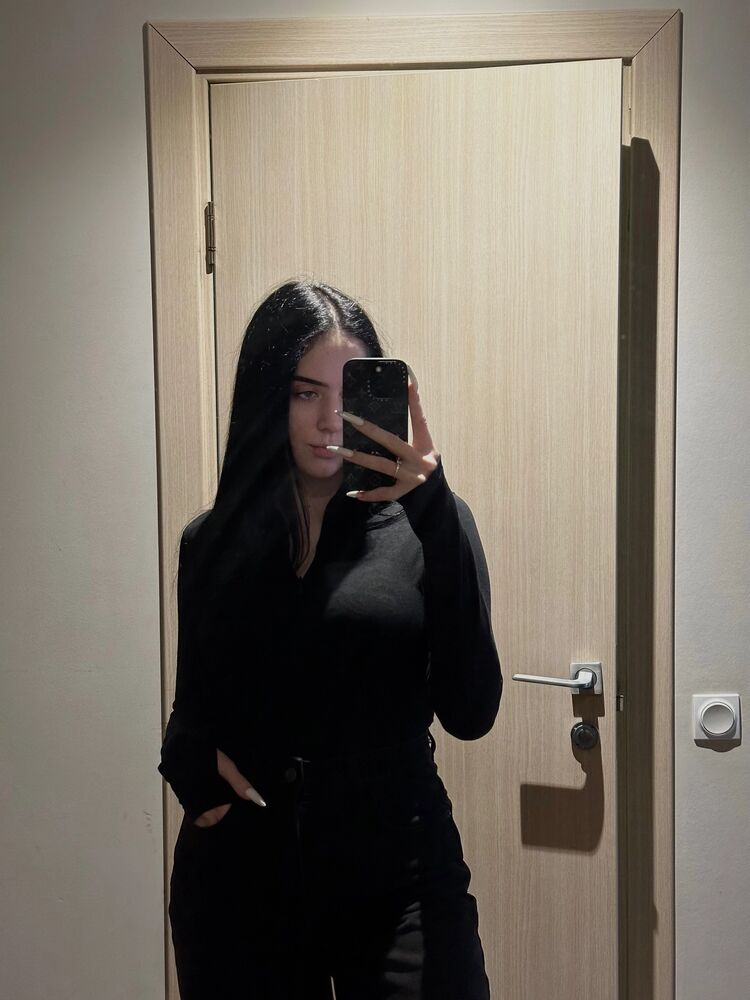  52040689  , 24 ,    