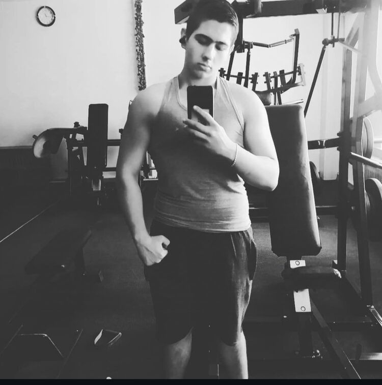  54612949  Roman, 22 ,    -