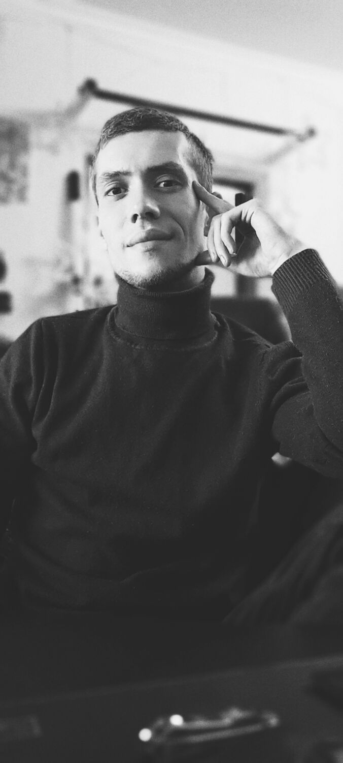  33205829  Maxim, 34 ,    