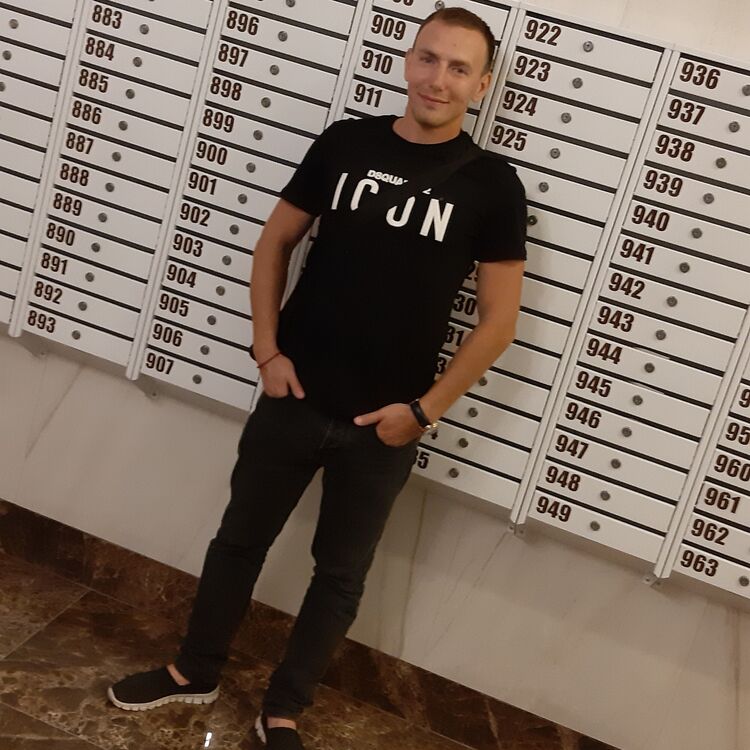  --,   Antuan Greez, 40 ,   ,   , c 