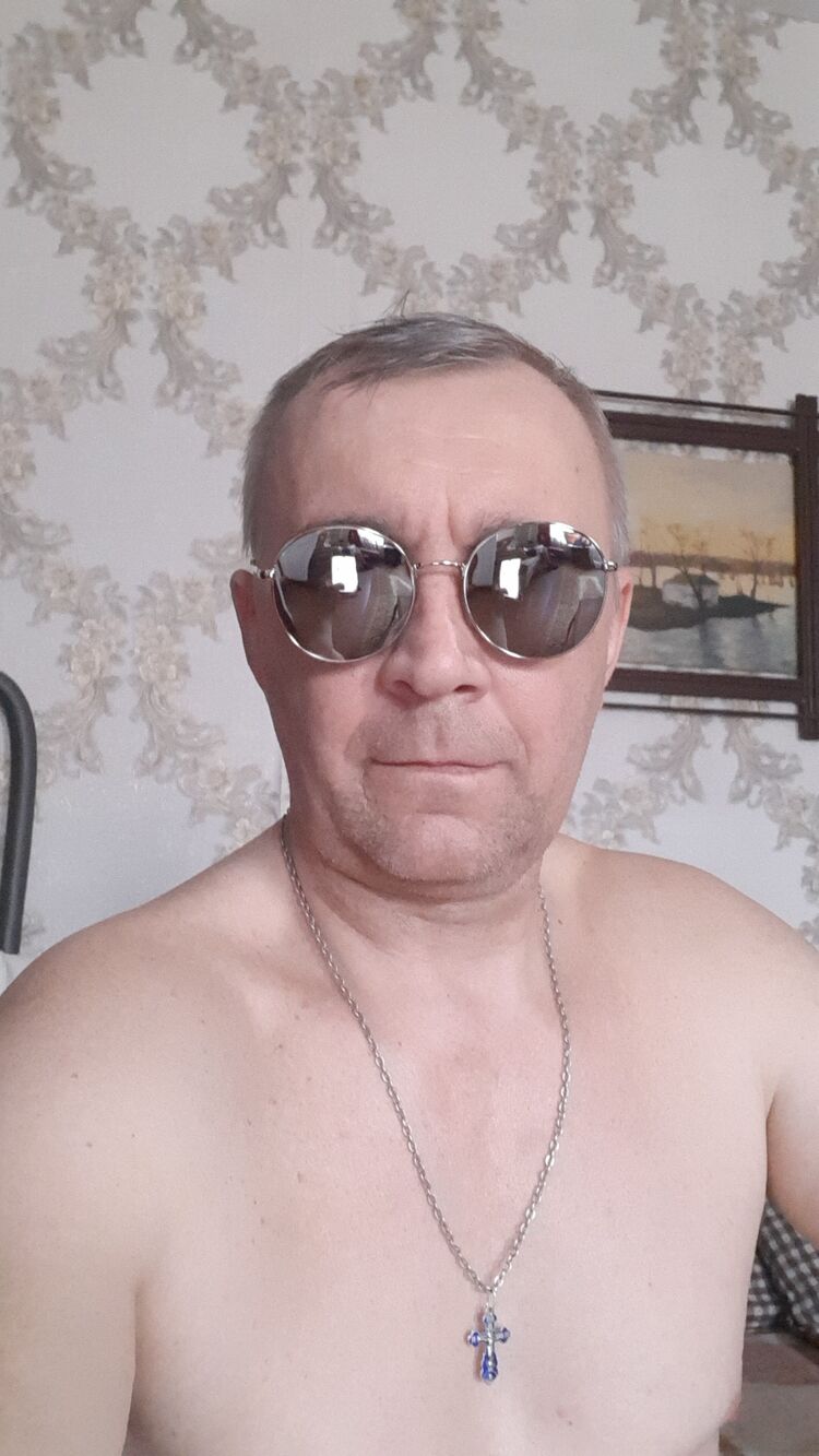  28067959  Denis, 53 ,    