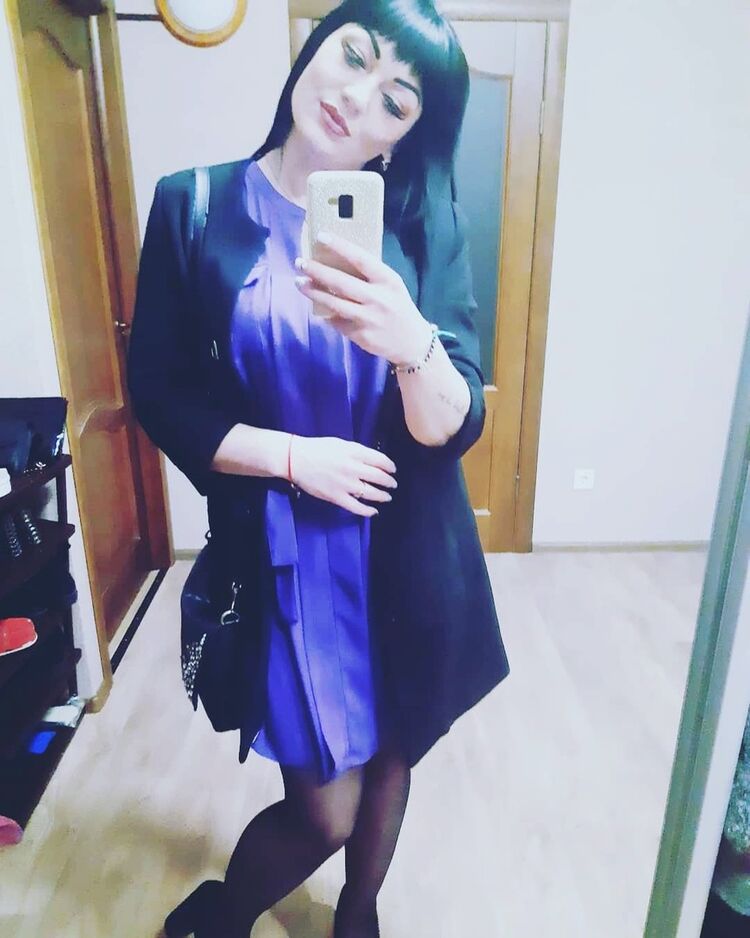  ,   Veronicka, 32 ,  