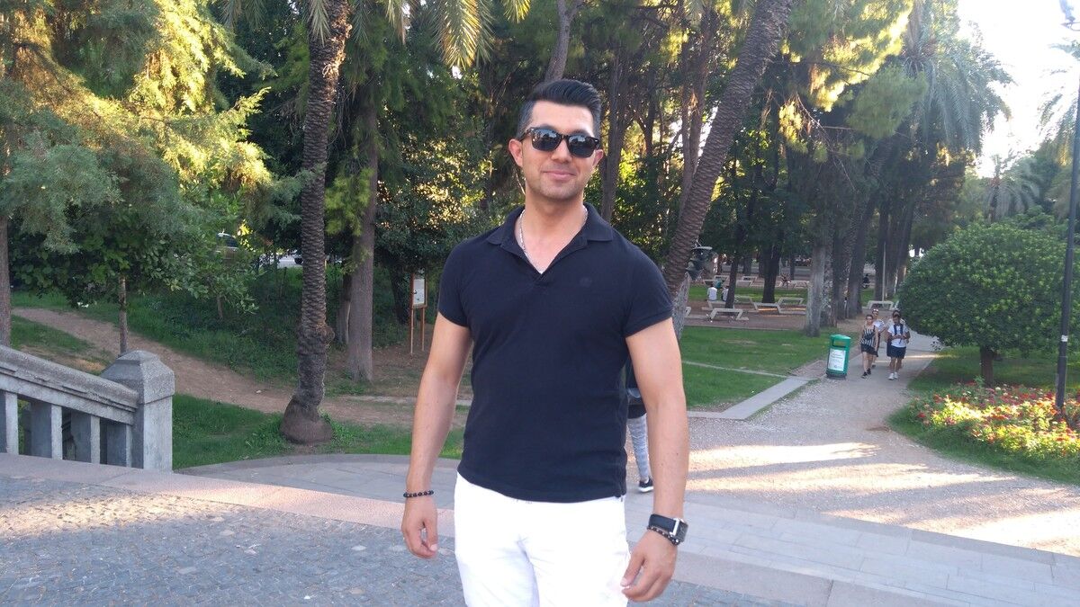  17331459  Adem, 40 ,    