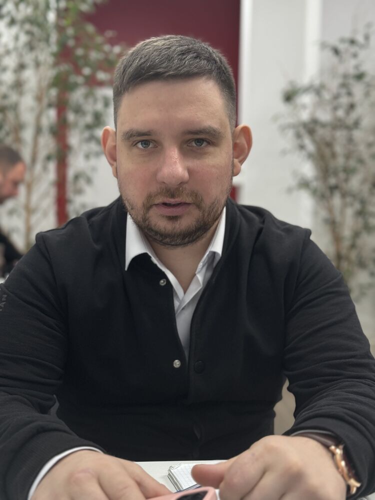  46537439  , 33 ,    -