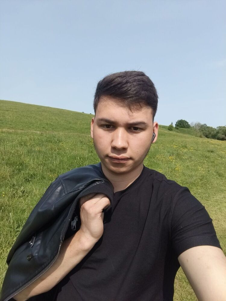  54166809  Avazbek, 22 ,    