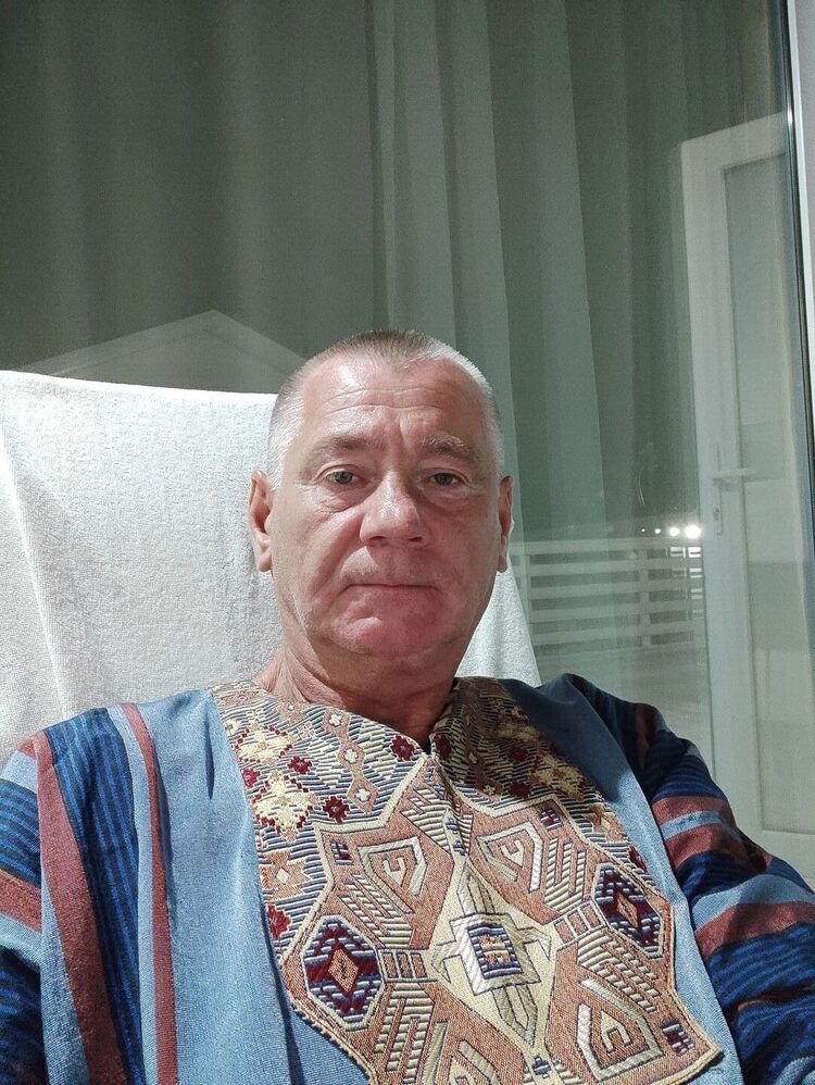  ,   Yuriy, 60 ,     , c 