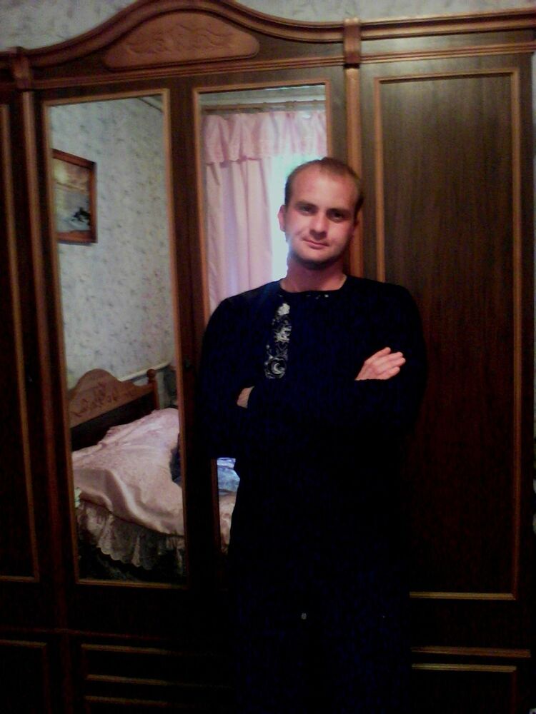  ,   Mihail, 37 ,   