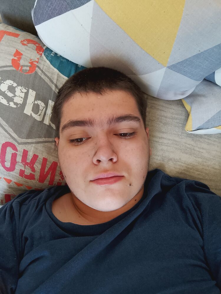  46160999  Ilya, 19 ,    