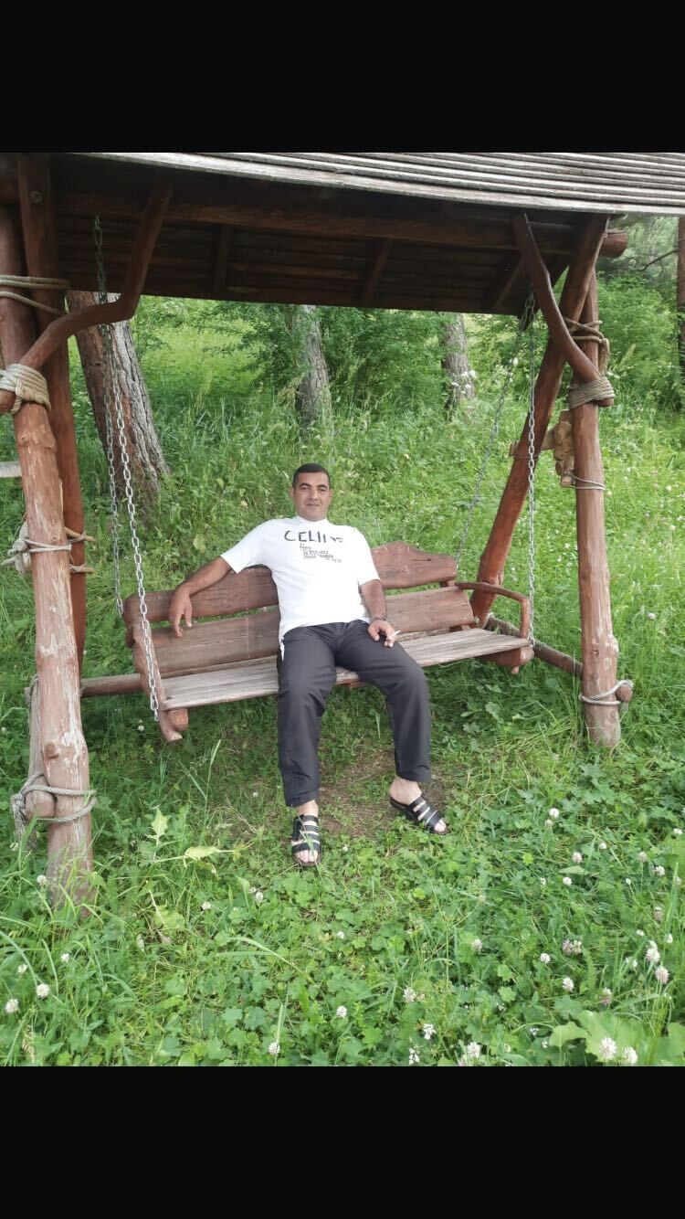 51251169  Narek h, 46 ,    