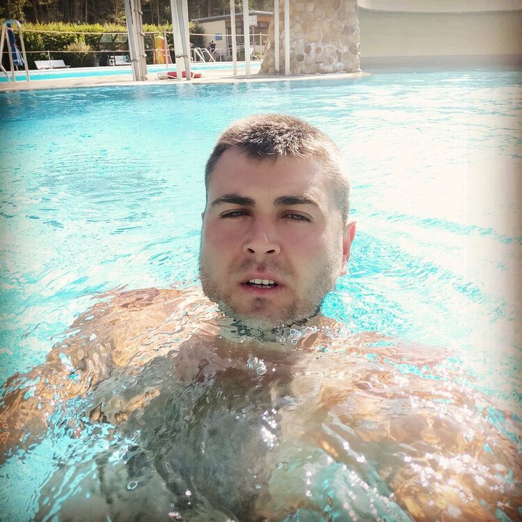  ,   Victor, 33 ,   ,   , c 