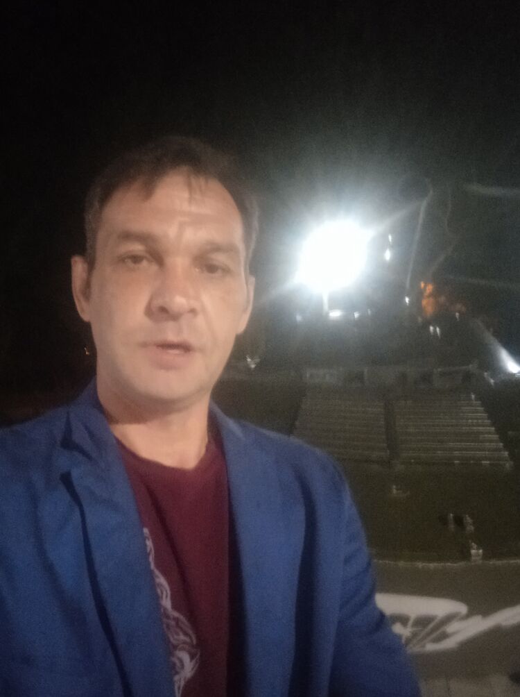  ,   Denis, 43 ,     , c , 