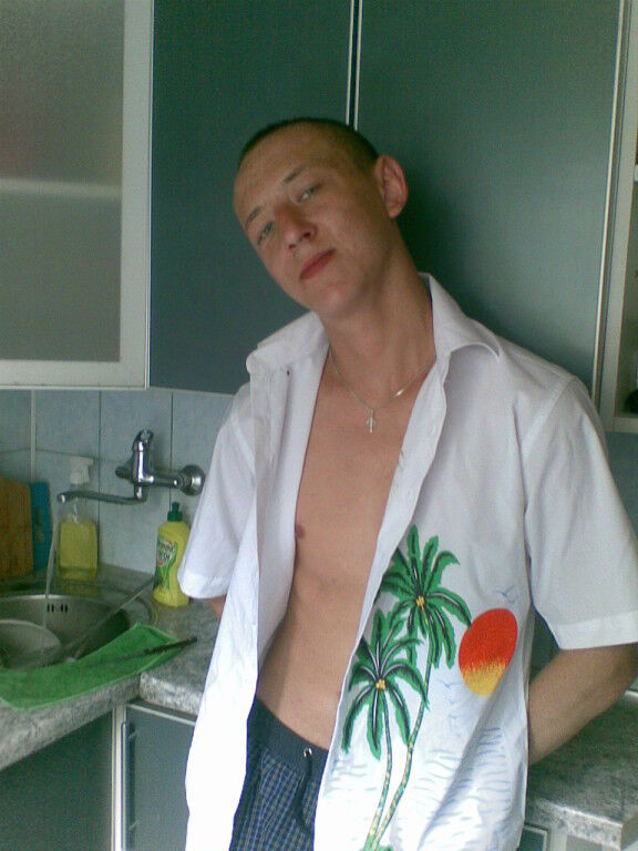  5832599  Andrei, 36 ,    