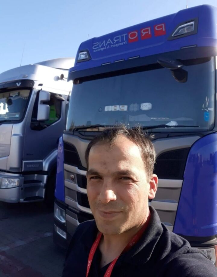  26917949  Toni, 40 ,    