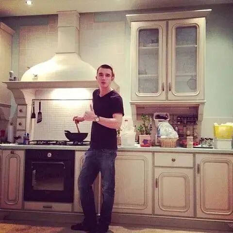  45467829  Alex, 32 ,    -