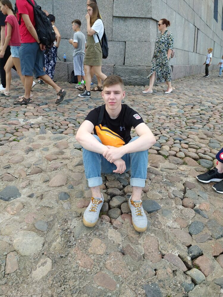  22027839  Stanislav, 23 ,    