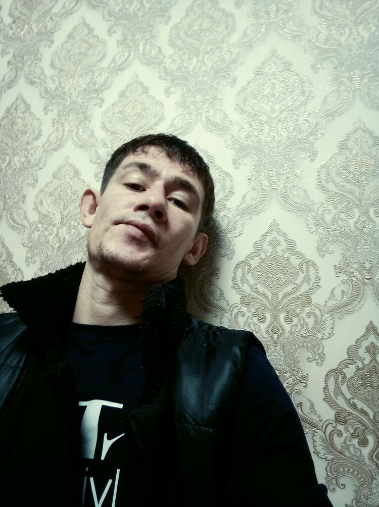  49634999  Dominik, 33 ,    --