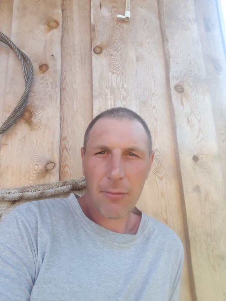  12782319  Maks, 42 ,    