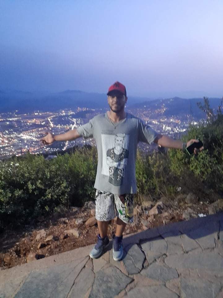  24759739  Waheb, 30 ,    Algiers
