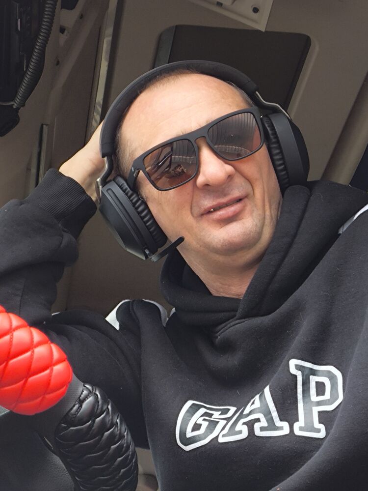  53745829  Konstantin, 50 ,    