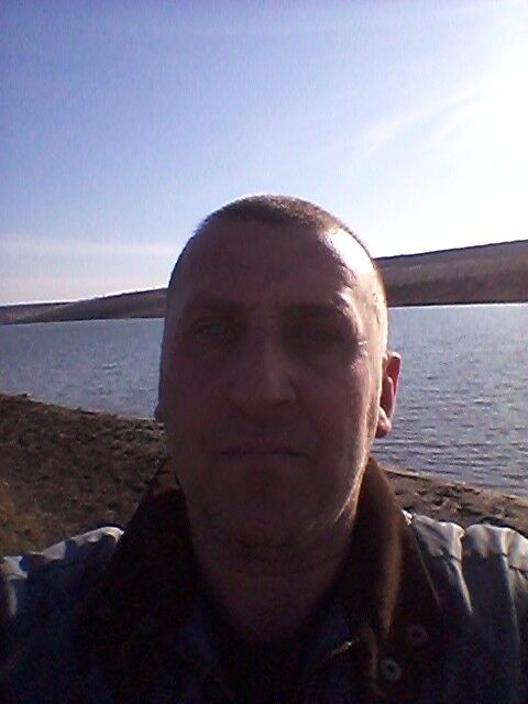  19364839  Pavel, 46 ,    