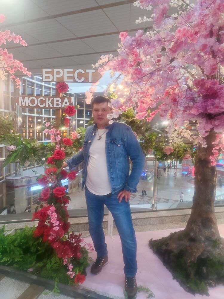  37584969  Pavel, 42 ,    