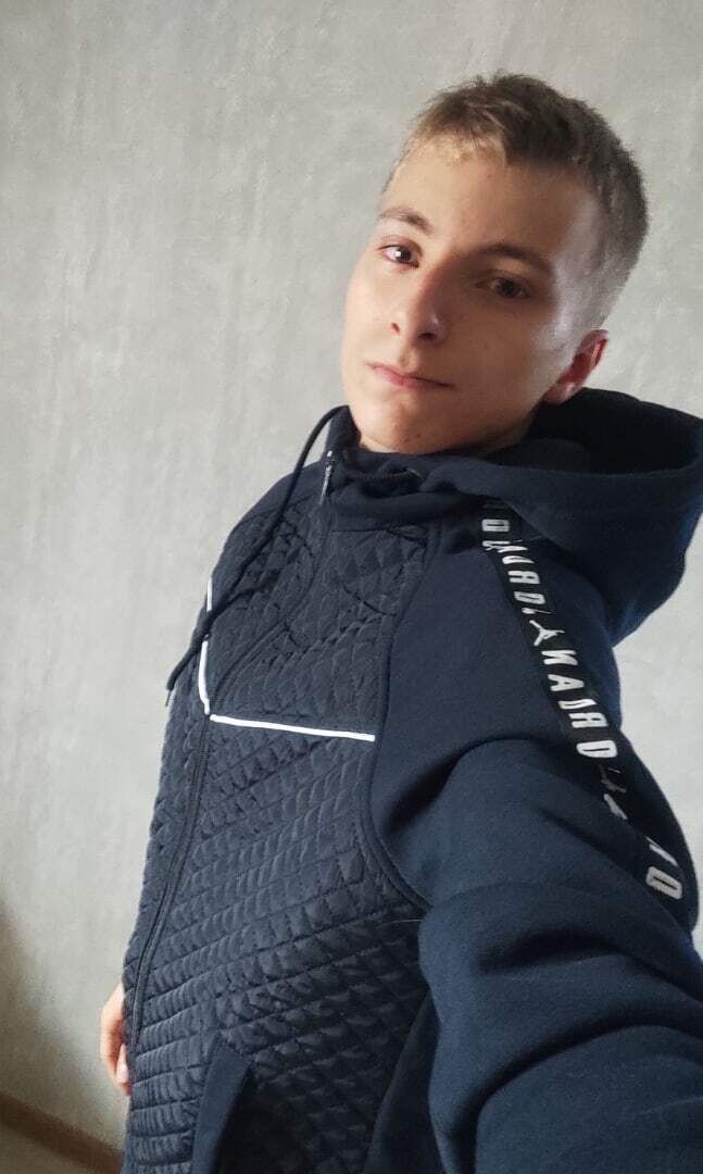  26104419  Alexander, 22 ,    