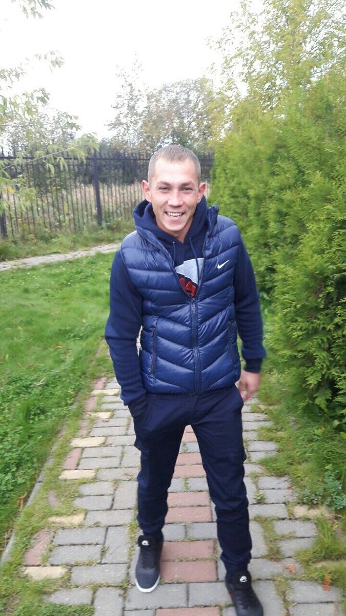  19004559  Vlad, 31 ,    