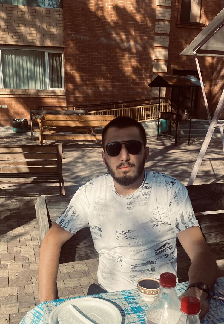  29979249  Sarkis, 36 ,    