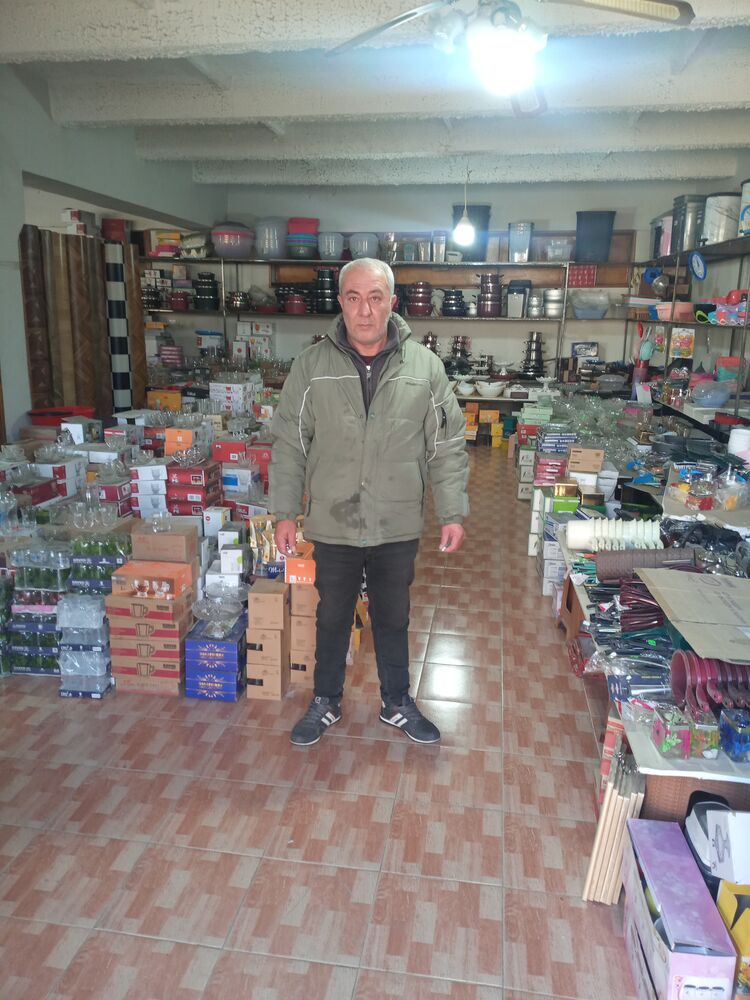  48102279  Arzuman, 57 ,    