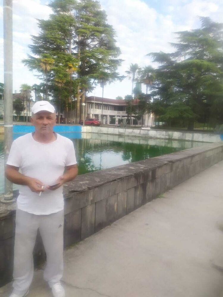  31940779  Mamuka, 61 ,    