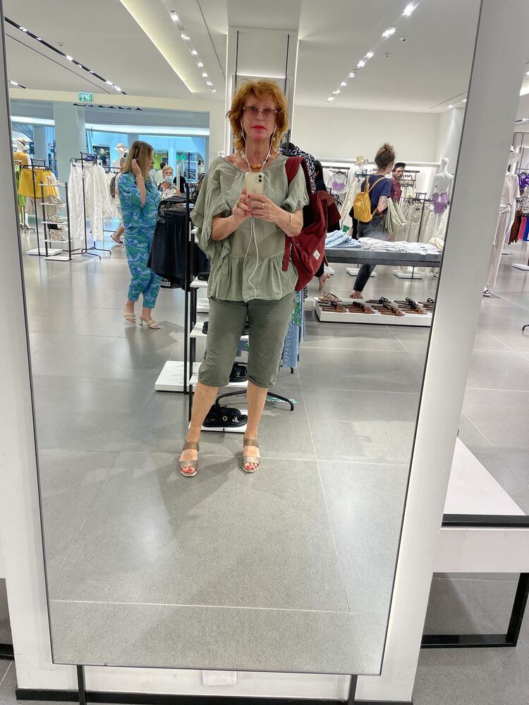  26932039  Elena, 60 ,    