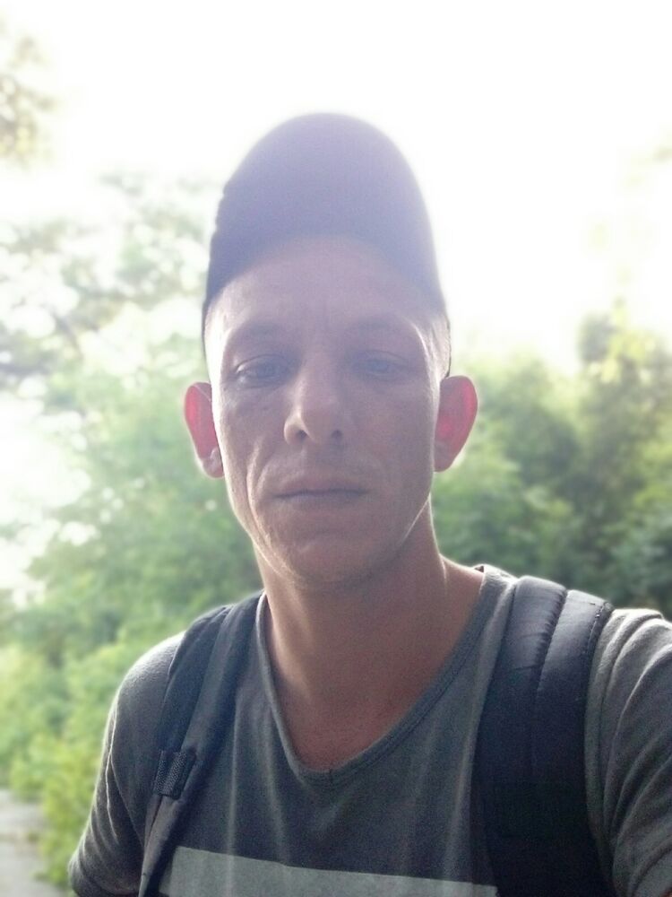  37127219  Artem, 34 ,    