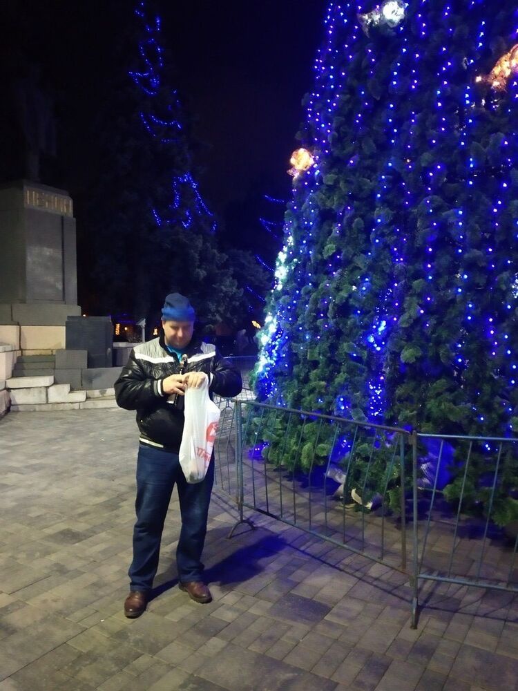  --,   Dom, 40 ,   