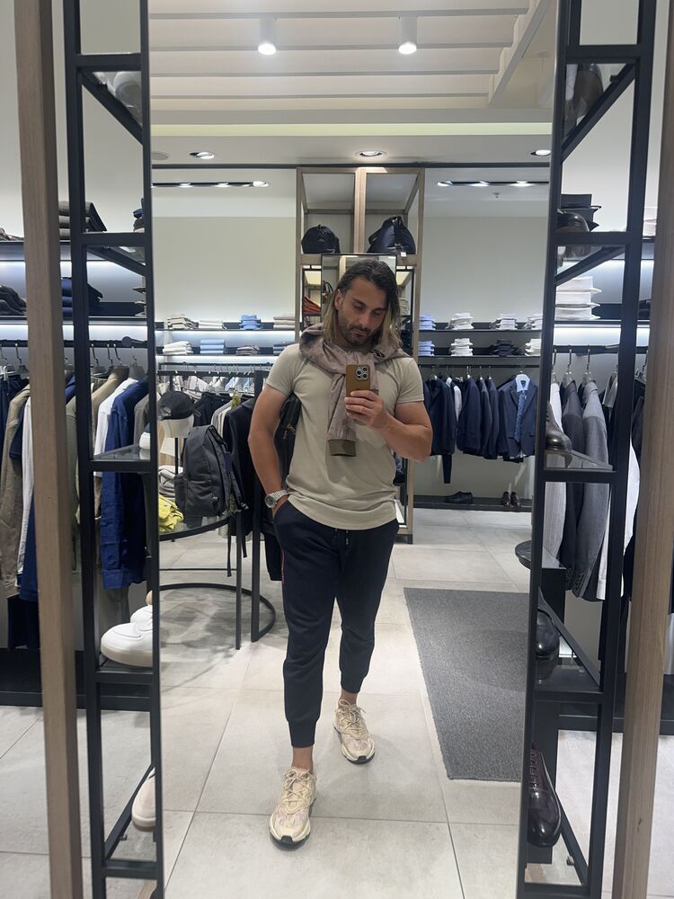  54617229  Yigit, 35 ,    