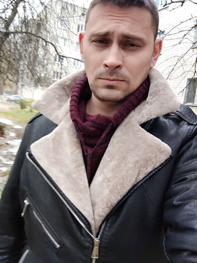  30655589  Konstantin, 40 ,    