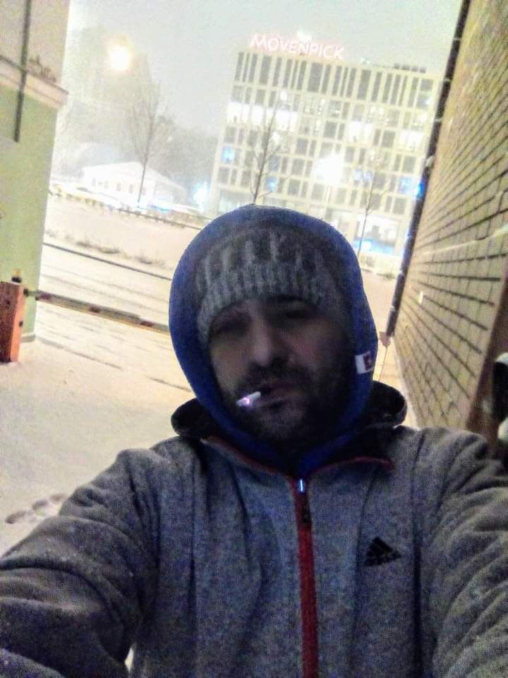  23939119  Wael hamoda, 44 ,    
