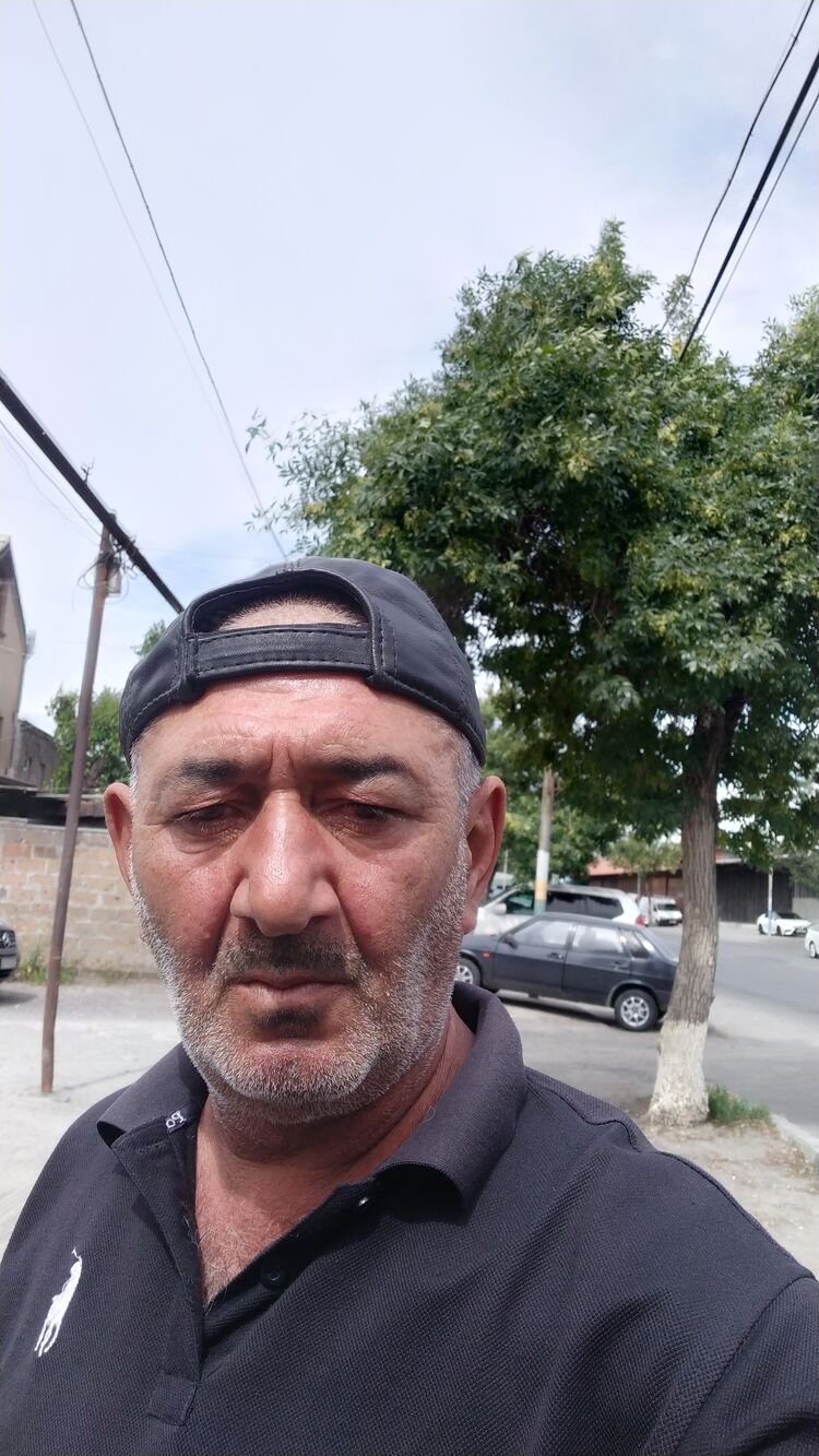  43383129  Misak, 55 ,    