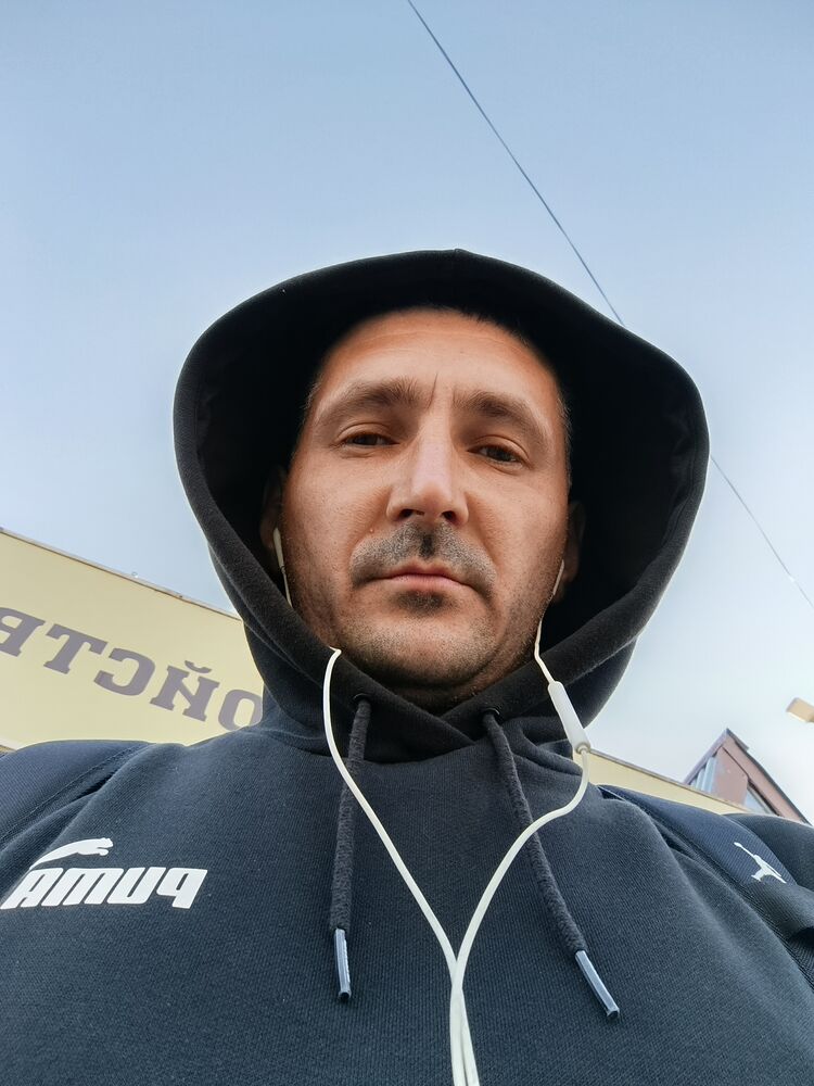  46267499  Roman, 38 ,    