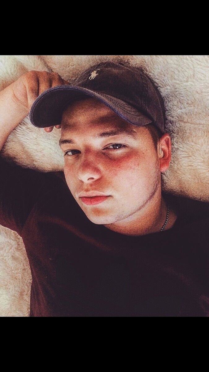  18373889  Andrew, 28 ,    