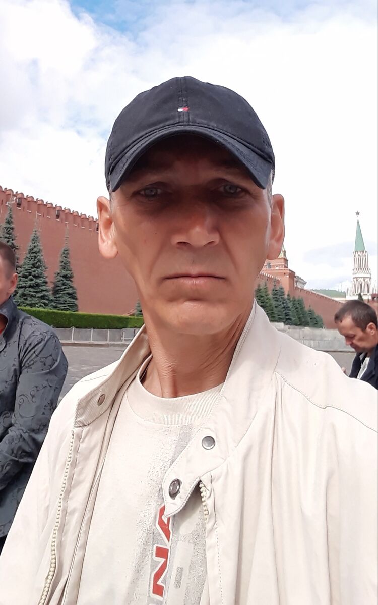  36994889  Viktor, 55 ,    