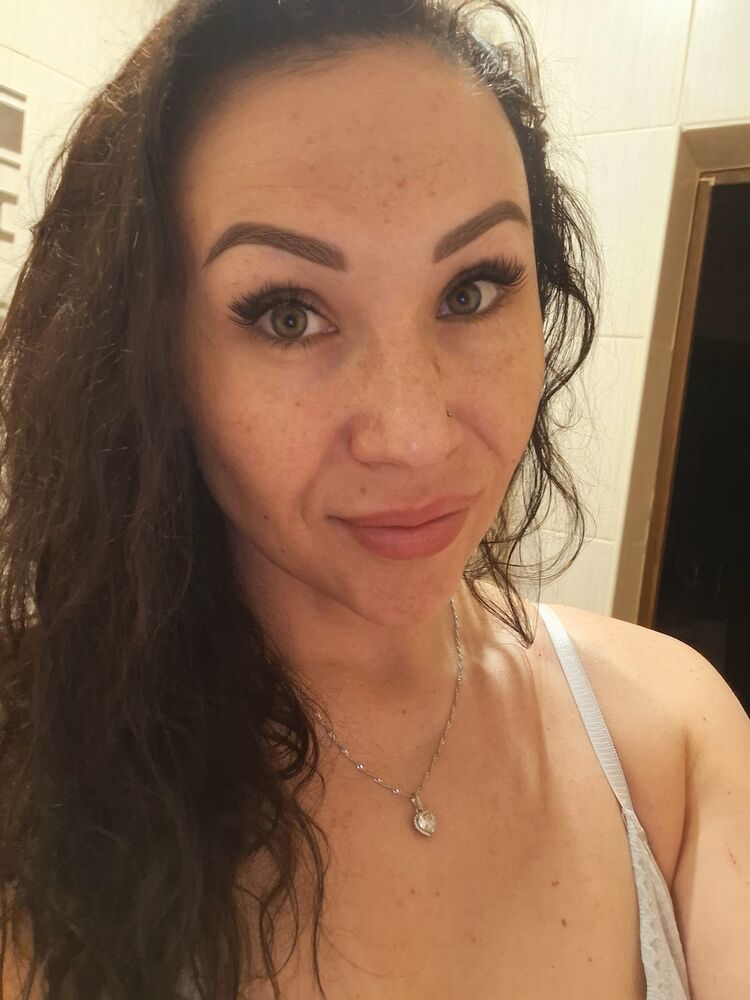  ,   Regina, 34 ,     , c , 