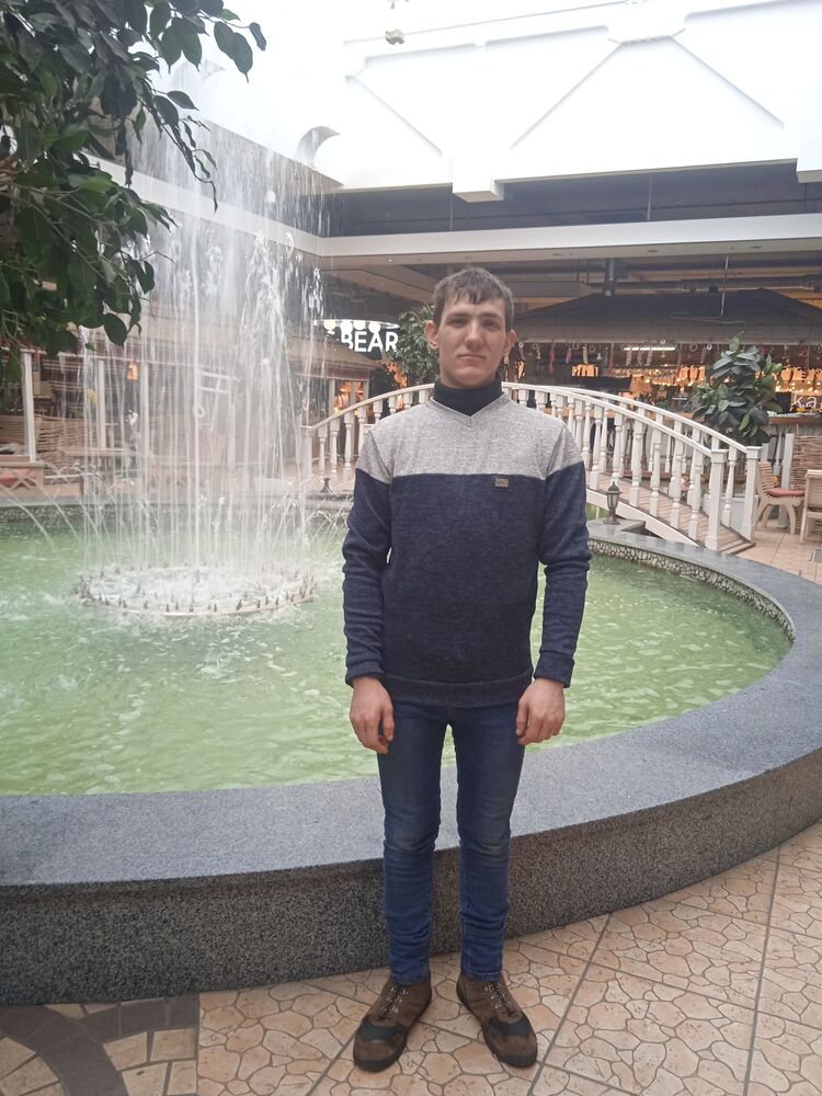  25200479  Maksim, 28 ,    