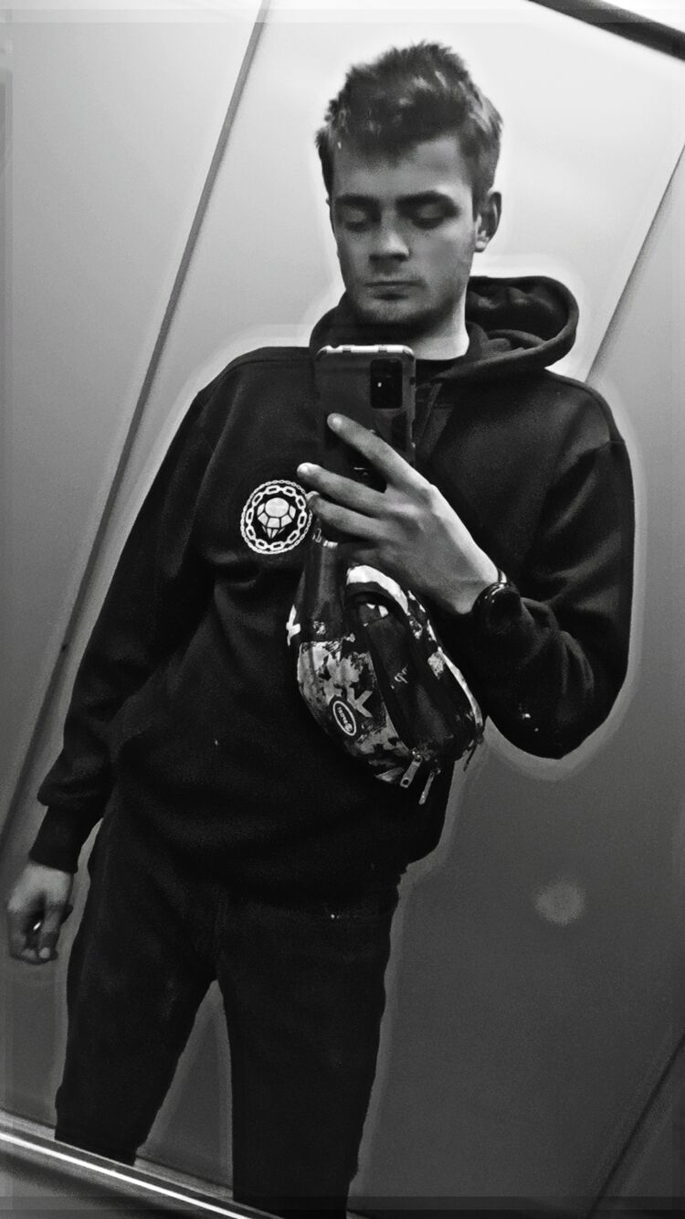  ,   Nikitos, 21 ,   ,   , c , 